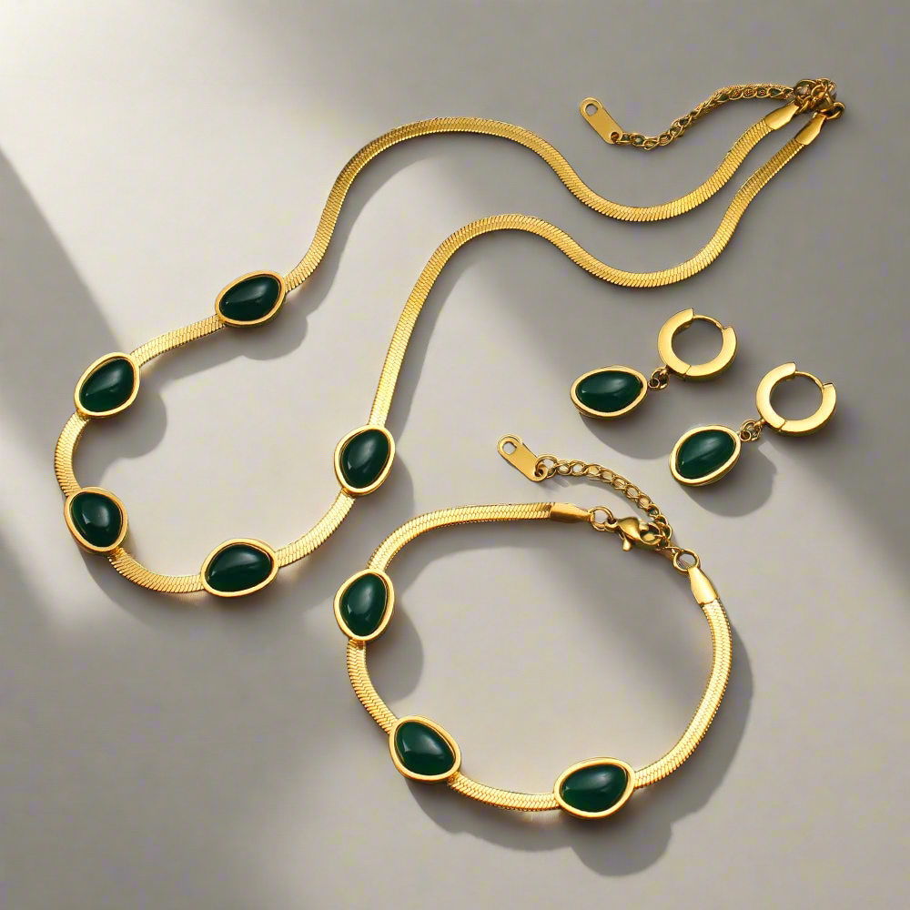 Emerald Elegance Pendant Necklace Set + FREE Bracelet