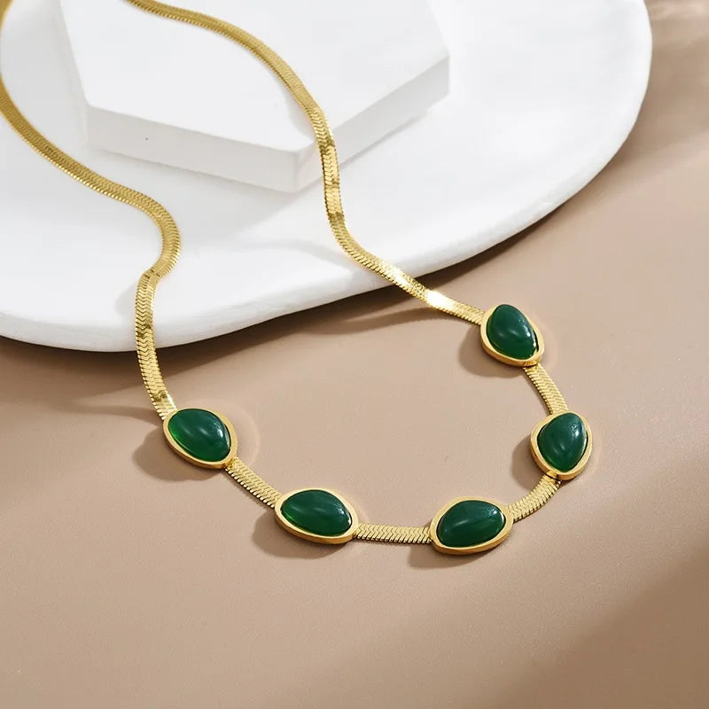 Emerald Elegance Pendant Necklace Set + FREE Bracelet