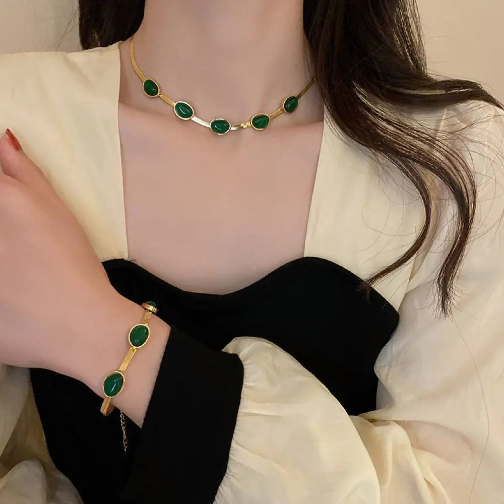 Emerald Elegance Pendant Necklace Set + FREE Bracelet