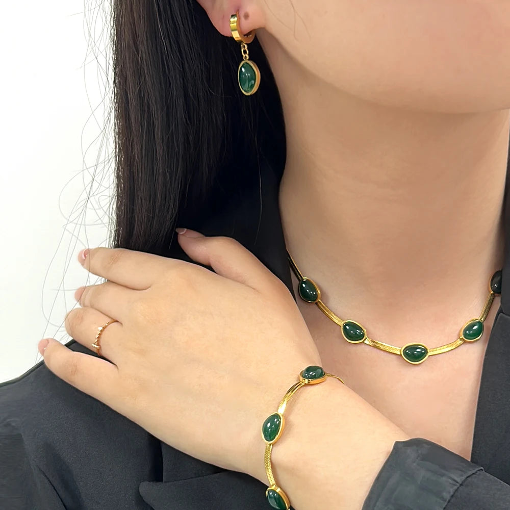 Emerald Elegance Pendant Necklace Set + FREE Bracelet